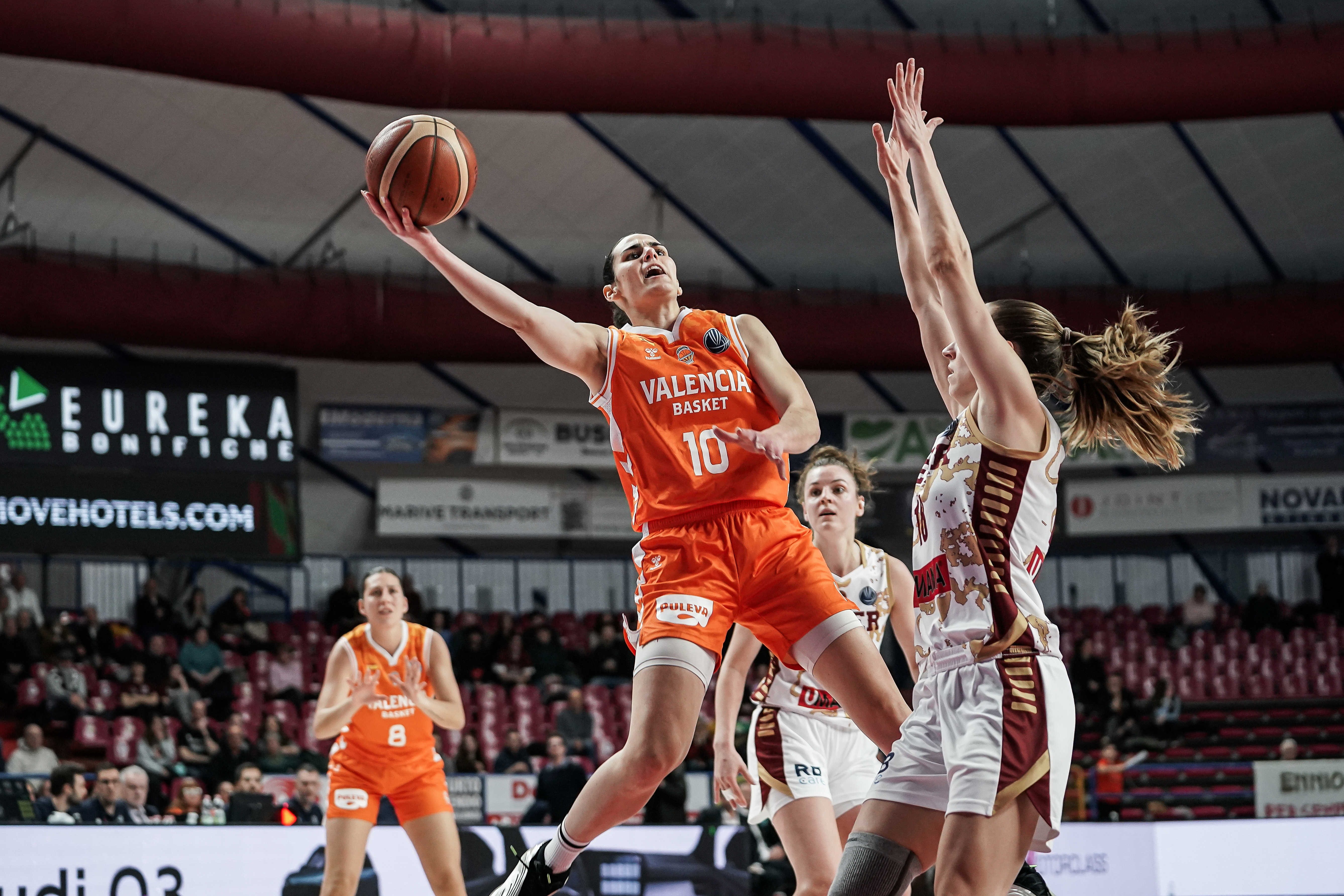 Pelle Nykvist Valencia Basket EuroLeague 2026 The Low-Block Gambit: How Pelle Nykvist’s System Exploits Fenerbahçe’s Zone